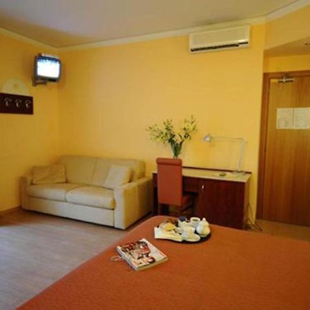 Hotel Al Sole - Enjoy Holiday Cavaion Veronese Exterior foto