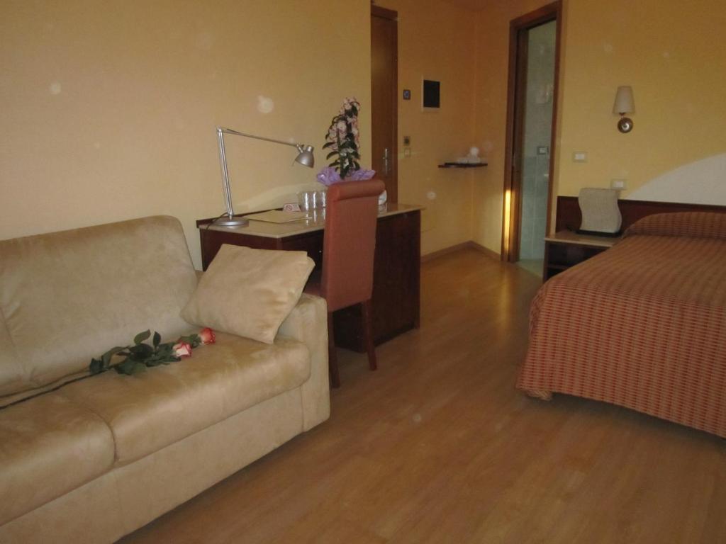 Hotel Al Sole - Enjoy Holiday Cavaion Veronese Exterior foto
