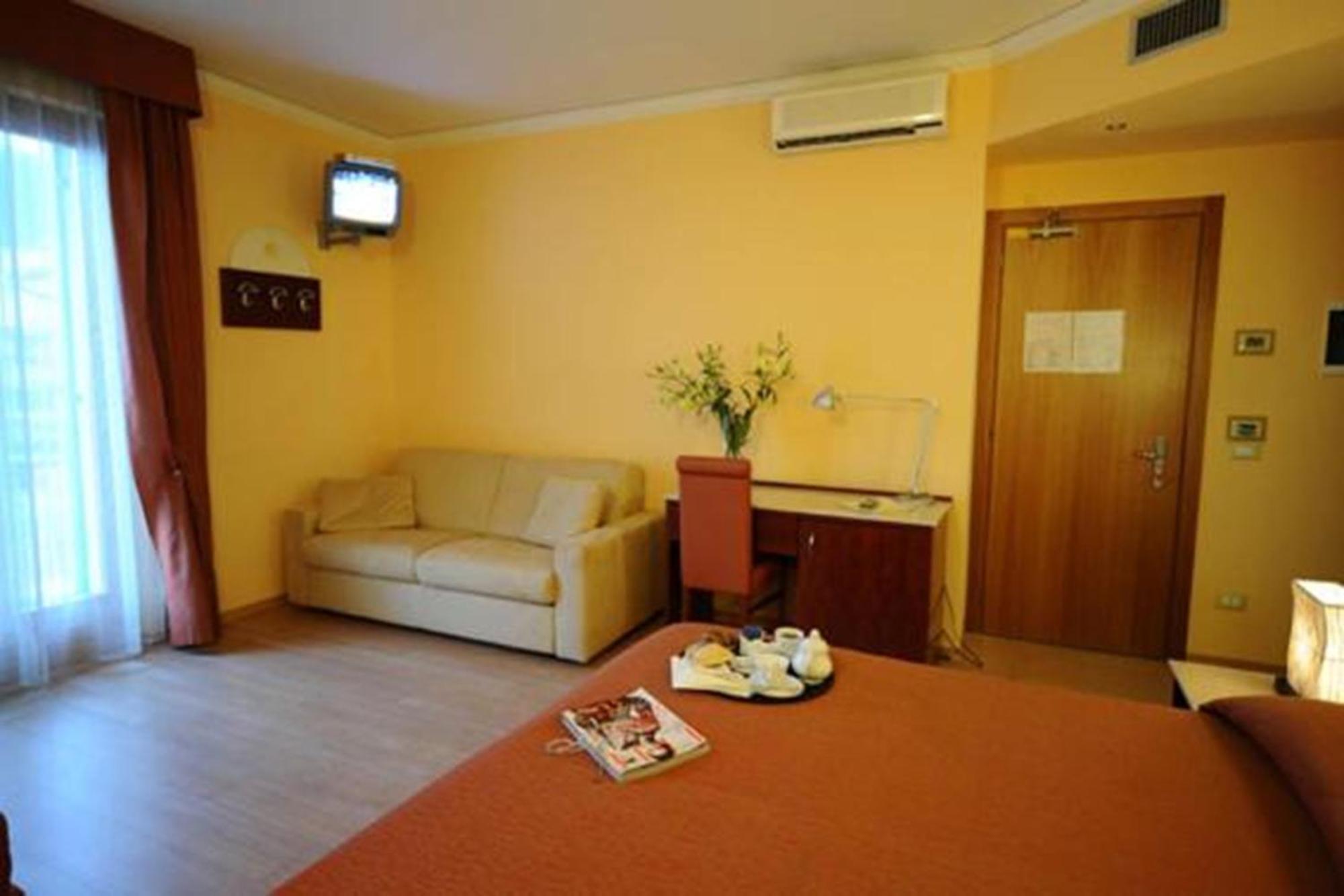 Hotel Al Sole - Enjoy Holiday Cavaion Veronese Exterior foto