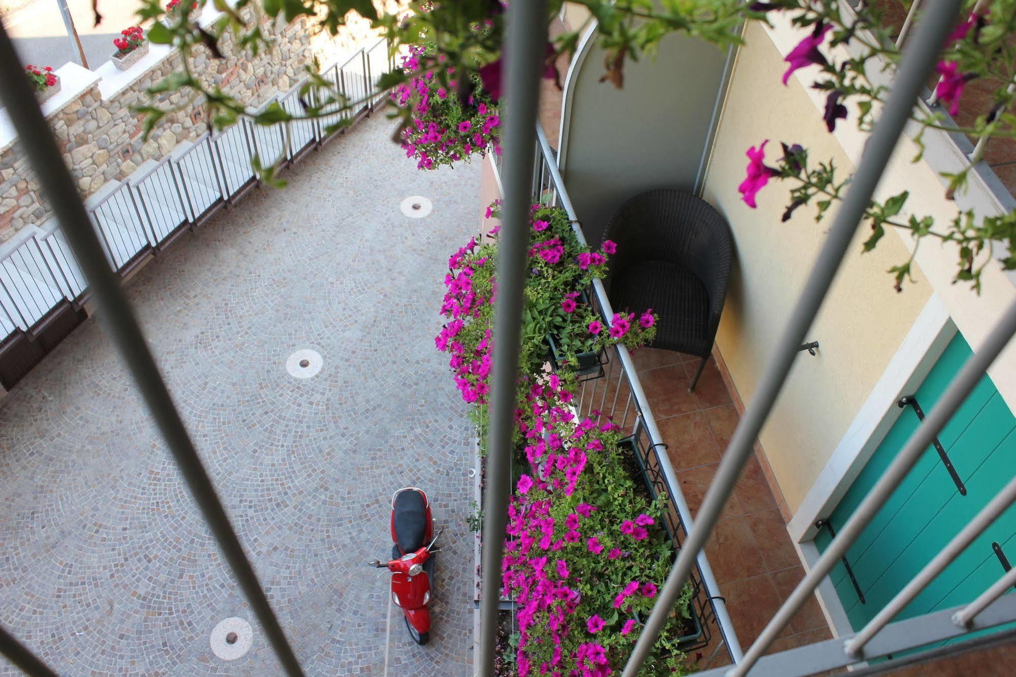 Hotel Al Sole - Enjoy Holiday Cavaion Veronese Exterior foto